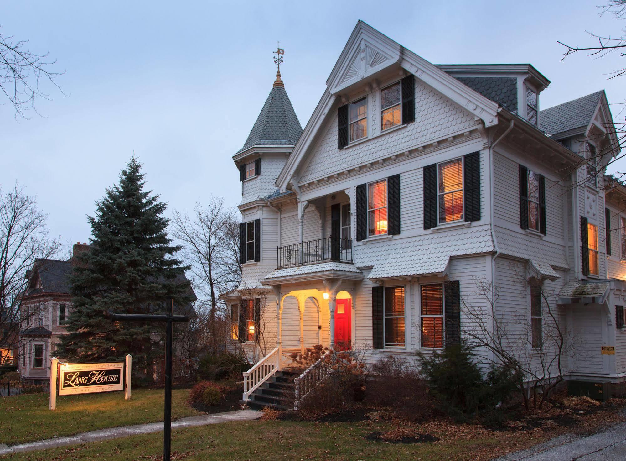 Lang House On Main Street Bed & Breakfast 벌링턴 외부 사진